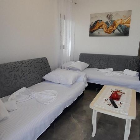 Miri'S Villa Sarandë Exterior foto